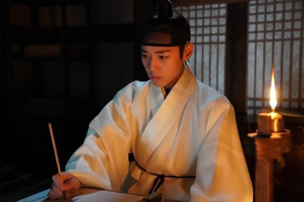 抑えきれない怒りをあらわにする端宗 [c]2026 SHOWBOX & BA ENTERTAINMENT ALL RIGHTS RESERVED.