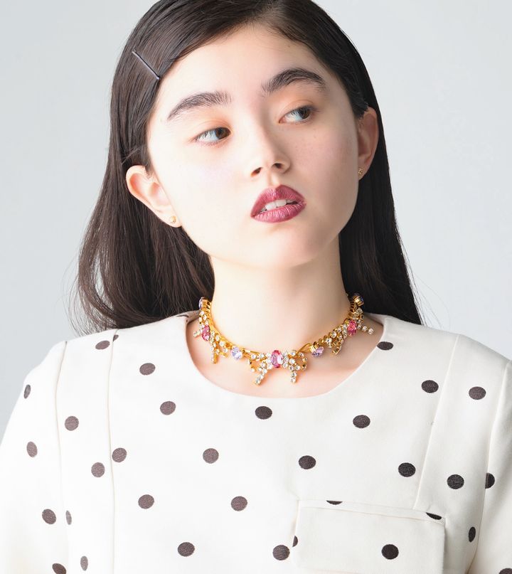 今シーズンはクリスタルやラインストーンに注目！ 装いを華やかに彩る、とっておきのアイテムたち