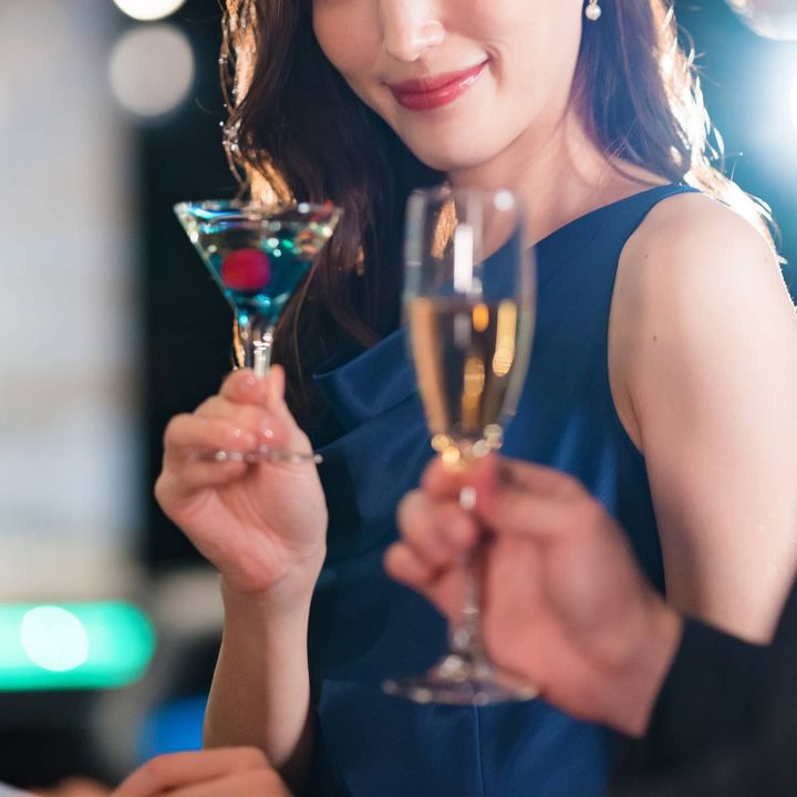 酒を飲む人
