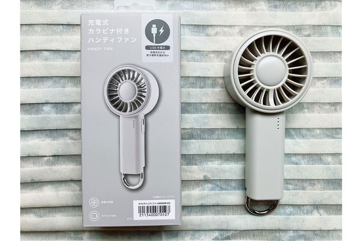 カラビナ付きハンディファン／￥999（税込み）
