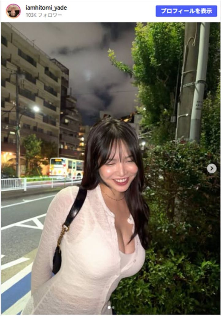 美人インフルエンサー・ひとみやで、夏らしいコーデ ※「ひとみやで」Instagram width=