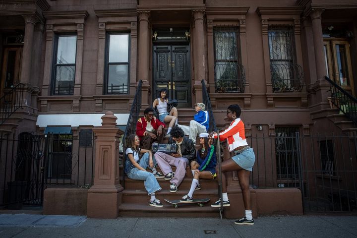 今回発売されるのは、PUMAを代表するアイコン「SUEDE」をベースにした一足。ストリートカルチャーの象徴として愛された1994年モデルを復刻し、A$AP Rockyならではのクリエイティブな視点を取り入れたデザインに仕上げている。