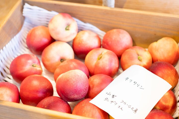 ひんやり、旬の果物とともに。吉祥寺のフローズンヨーグルト専門店「ウッドベリーズ マルシェ」