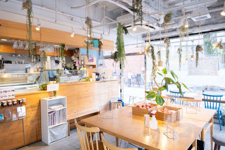 ひんやり、旬の果物とともに。吉祥寺のフローズンヨーグルト専門店「ウッドベリーズ マルシェ」