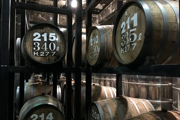 菊之露酒造の「菊之露 古酒サザンバレル」がパッケージを刷新！新リキュールも