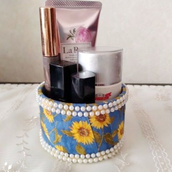 テープの芯でひまわりコスメスタンド