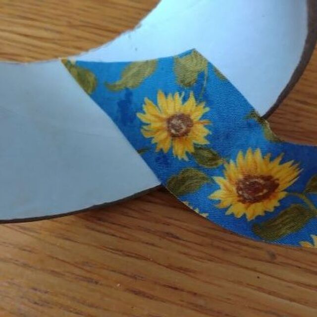 生地を貼り付ける