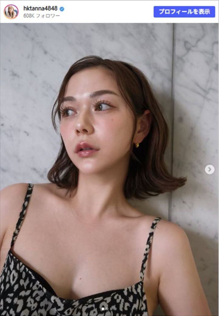 村重杏奈、大胆に開いた背中が印象的なキャミワンピ ※「村重杏奈」Instagram width=