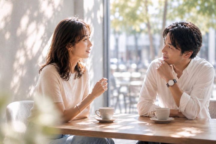 「この子とは何時間でも話せる」男性が夢中になる“会話上手”な女性の共通点