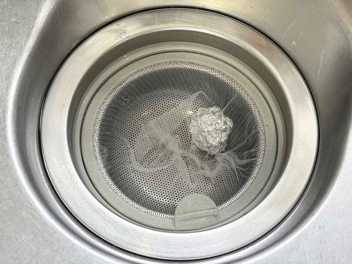 画像3: 入れるだけ！ 排水溝をキレイに保つ裏ワザ