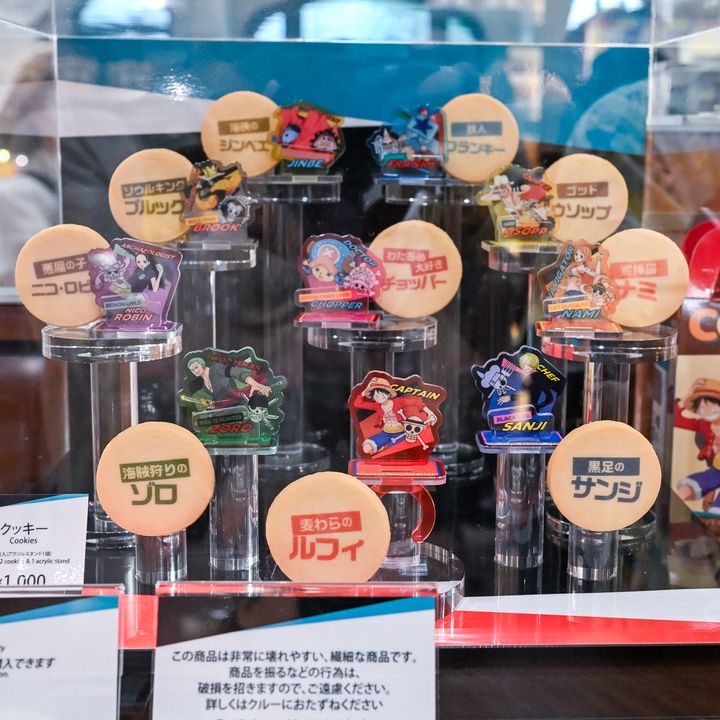 称号入りのプリントクッキーとアクリルスタンド
