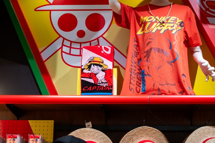 ルフィ柄のTシャツとフェイスタオル