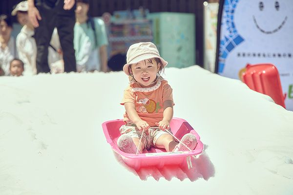 【神奈川県海老名市】海老名駅前に雪山が出現！「ららぽーと海老名 presents 雪でアソビナ」開催
