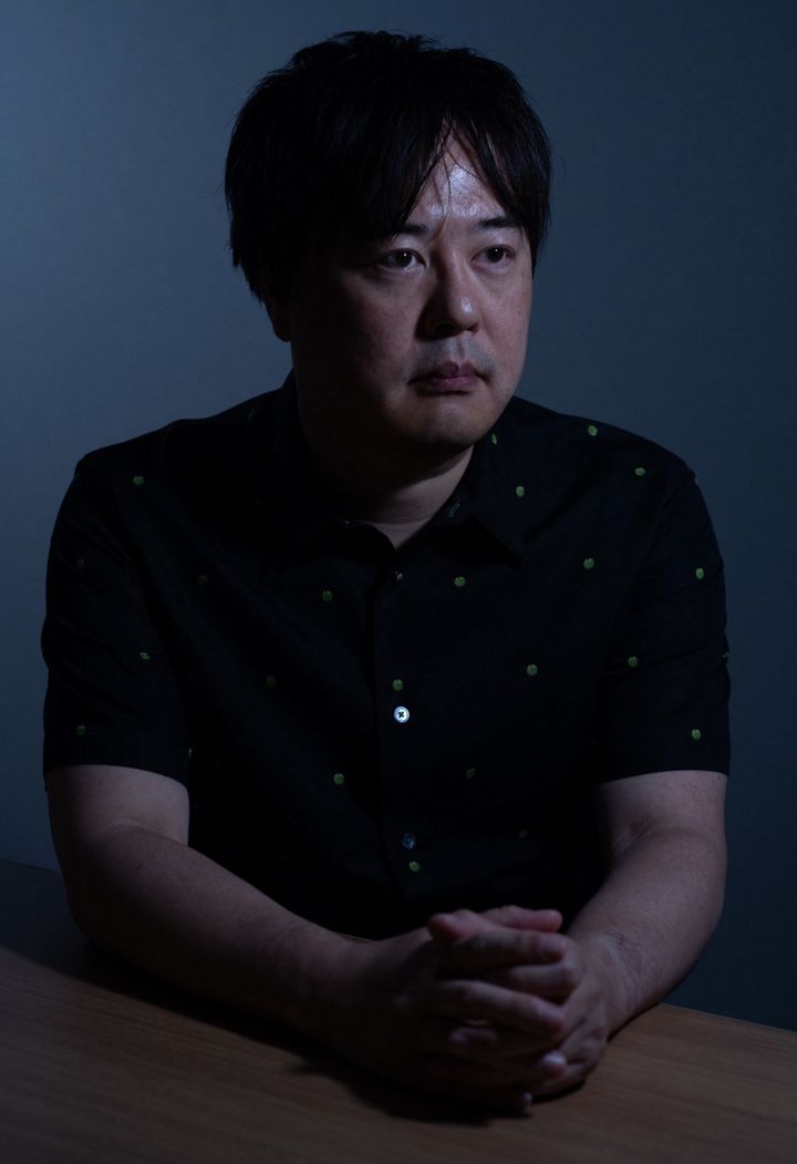 2027年度後期連続テレビ小説『なぎさの進化論』脚本を担当する徳尾浩司 写真・戸田広 width=