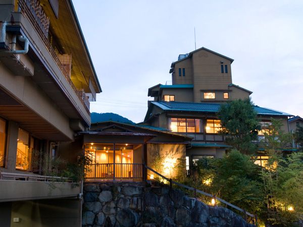 【兵庫県神戸市】名湯から生まれた塩を使ったプリン専門店「有馬金泉塩プリン ゆもん」開店