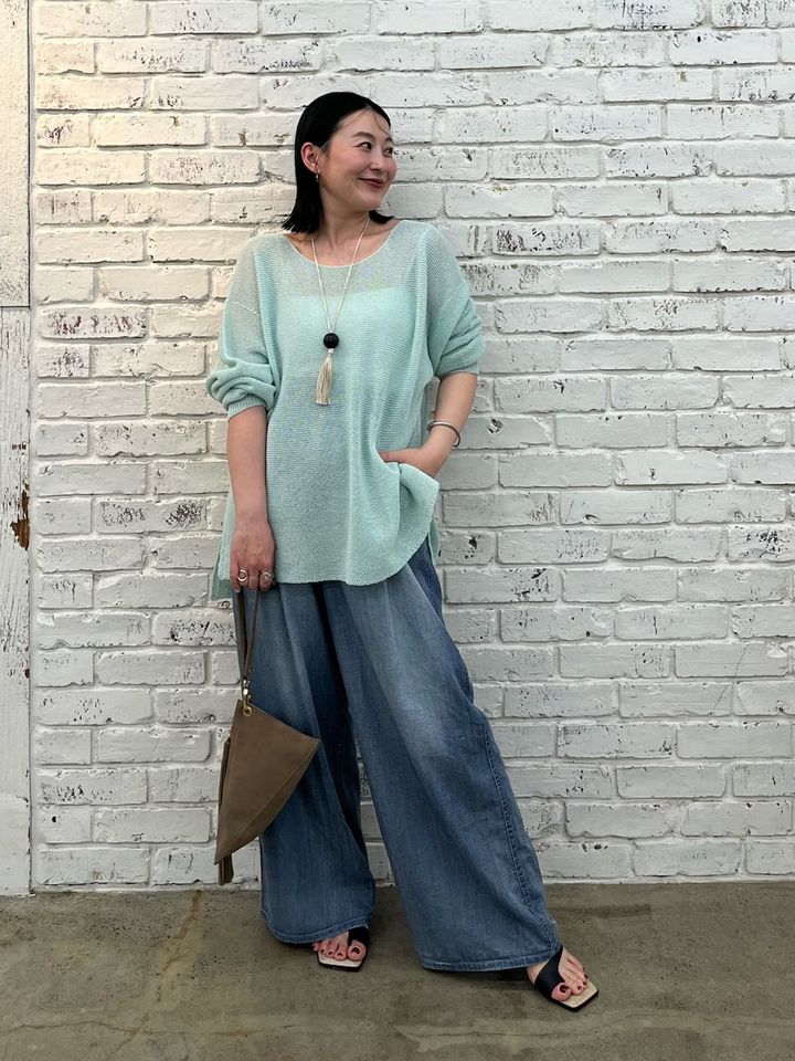 夏でも快適！ ゆったりシアーデニムパンツ