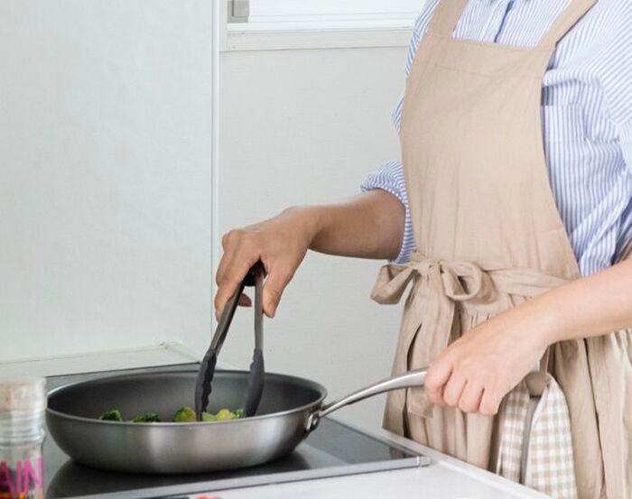 【たった15分で完成】フライパンだけで作れる〈およね式 明太チーズお好み焼き〉洗い物も調理も断然スムーズに♡