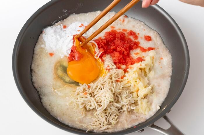 【たった15分で完成】フライパンだけで作れる〈およね式 明太チーズお好み焼き〉洗い物も調理も断然スムーズに♡