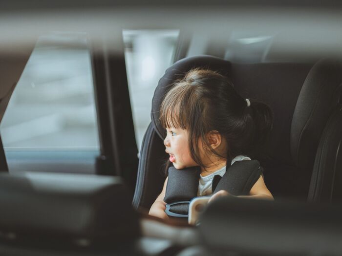 わずか2秒の油断が命取りに！？車の『パワーウィンドウ』に潜む一瞬の恐怖と守りたい使い方