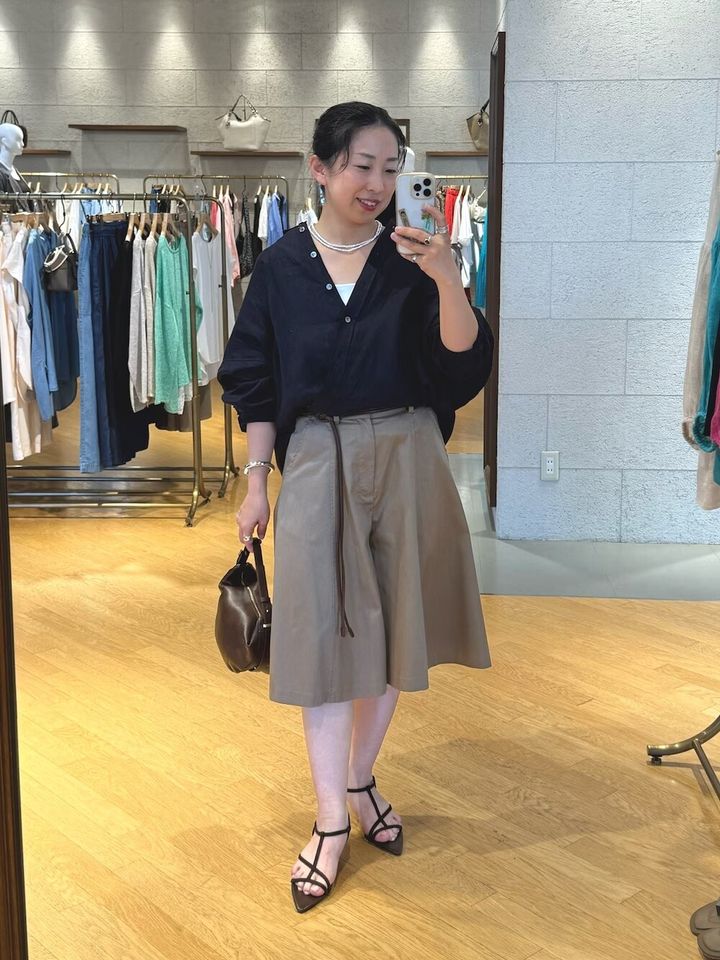 スカートのように見えるフレアシルエットは、大人の女性もはきやすい 出典：WEAR
