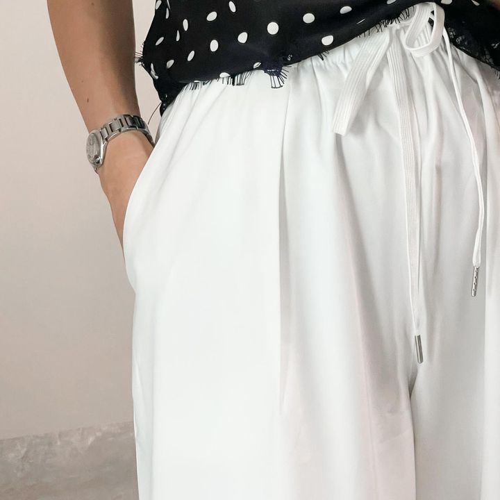 画像: 脚をきれいに見せてくれるタックあり