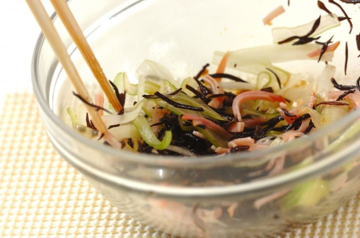セロリとヒジキの中華和えの作り方1