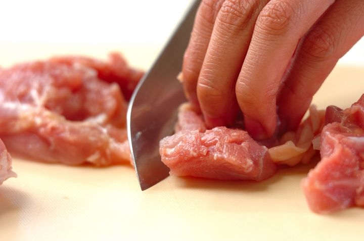 コチュジャンピリッ！鶏肉とナスの炒めものの下準備1