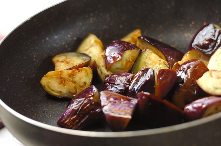 コチュジャンピリッ！鶏肉とナスの炒めものの作り方2