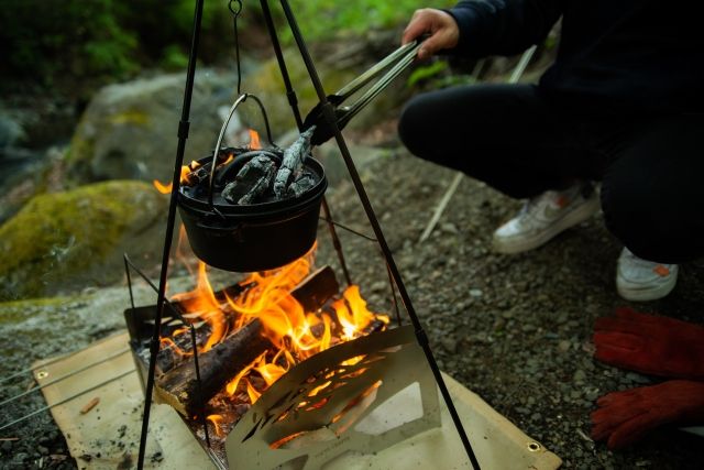ダッチオーブンの「ダッチ」とは？ 由来と歴史をわかりやすく解説