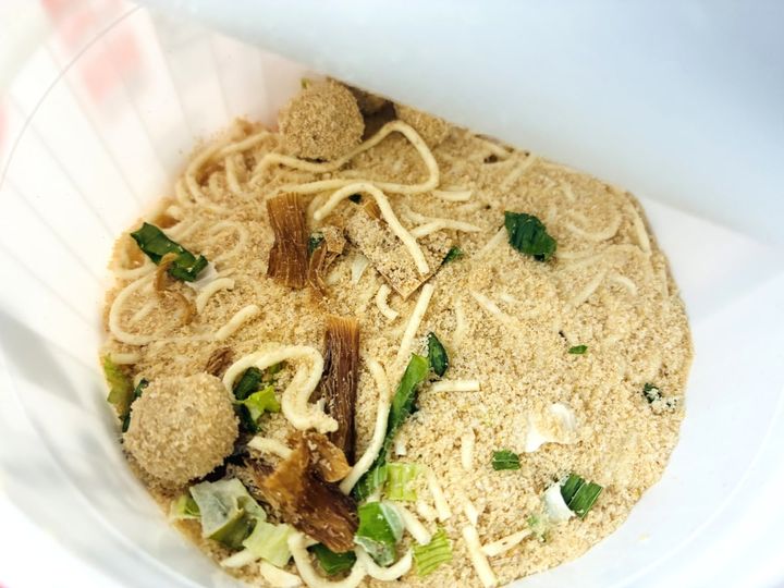 あっさりして美味しい！白トリュフの香りもGOOD！【セブン】「金色不如帰監修 白トリュフと柑橘香る はまぐりだしの塩そば」