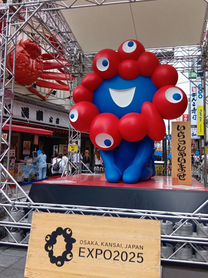 関西万博の猛暑で本当に助かった！水で濡らすだけの即効冷感ポンチョ＋