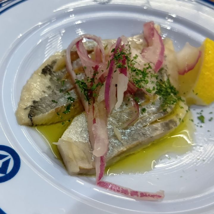 オランダのハーリングですが、酸味がきいていて、お魚の旨味が凄く引き出されたもので、とっても美味しかったですよ。注文して正解！