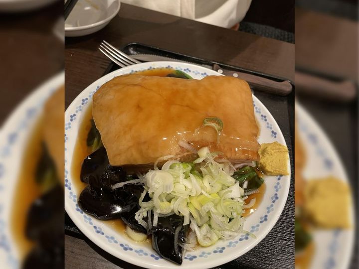お腹も心も満たされる！ 並んででも食べたい特大サイズの角煮