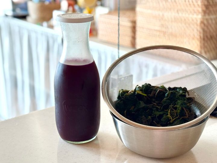 手作りした赤紫蘇シロップは炭酸水や氷水で割るとおいしい