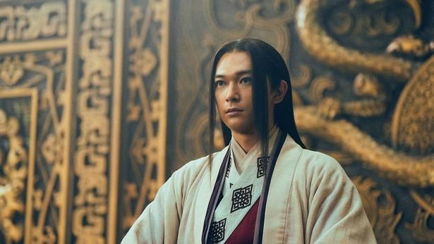 『キングダム 魂の決戦』で嬴政役に吉沢亮 [c]原泰久／集英社 [c]2026映画「キングダム」製作委員会