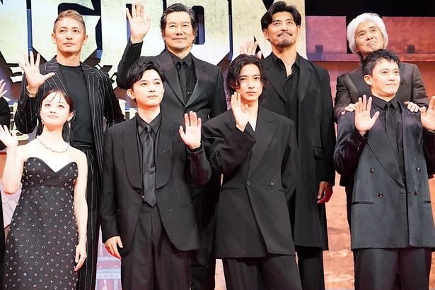 【写真を見る】『キングダム 魂の決戦』ワールドプレミアに山崎賢人ら豪華キャスト17人が集結！ 取材・文/成田おり枝
