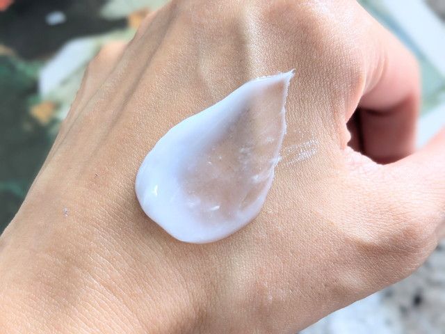 イニスフリー ヴォルカニック ポア クリームクレイマスクのテクスチャー