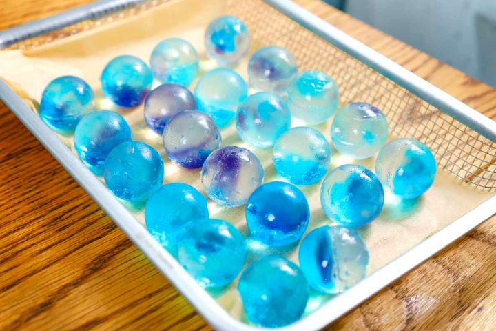 「まるでビー玉のような琥珀糖」