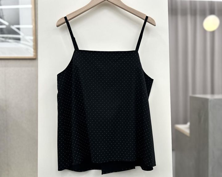 画像1: 【無印良品】婦人 なめらか キャミソールブラウス¥2,990 ※2026年7月中旬発売予定 www.muji.com