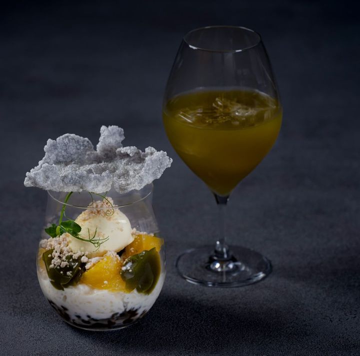 パイナップルとレンズ豆 酒粕とリオレのパフェ 2,000円(税込) / わびさび抹茶 1,500円(税込) / ペアリングセット 3,300円(税込)