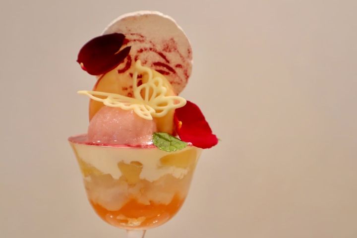「桃とライチのパフェ」2500円
