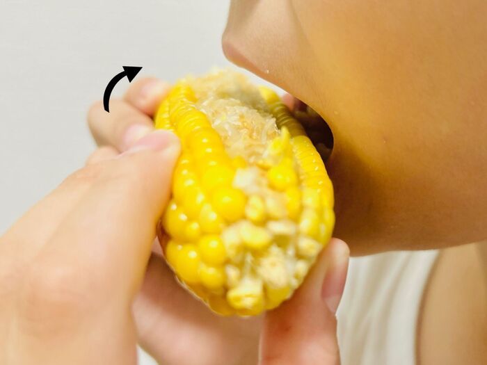 もう歯に詰まらない！【とうもろこし】のスマートな食べ方。これは感動♡