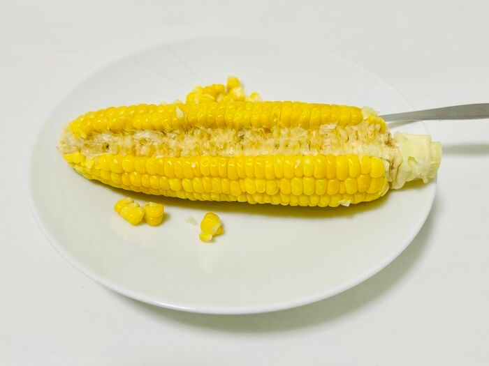 もう歯に詰まらない！【とうもろこし】のスマートな食べ方。これは感動♡