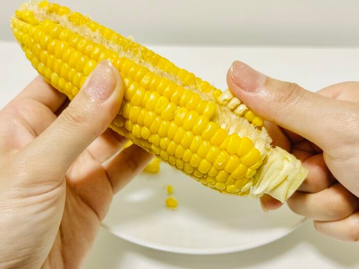 もう歯に詰まらない！【とうもろこし】のスマートな食べ方。これは感動♡