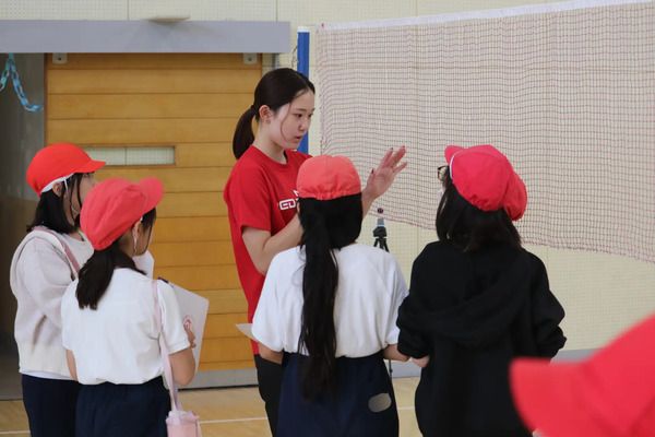 神奈川県・川崎市稗原小学校で、NECレッドロケッツ川崎選手参加のスポーツ教室実施