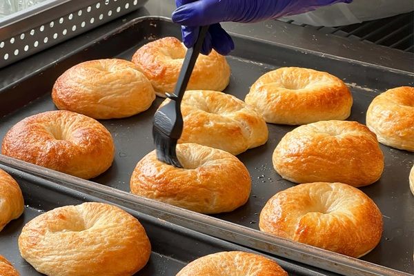 【大阪府大阪市】ボーノベーカリの生ベーグルシリーズに夏の新作登場！「自家製ソフトジェラート」も
