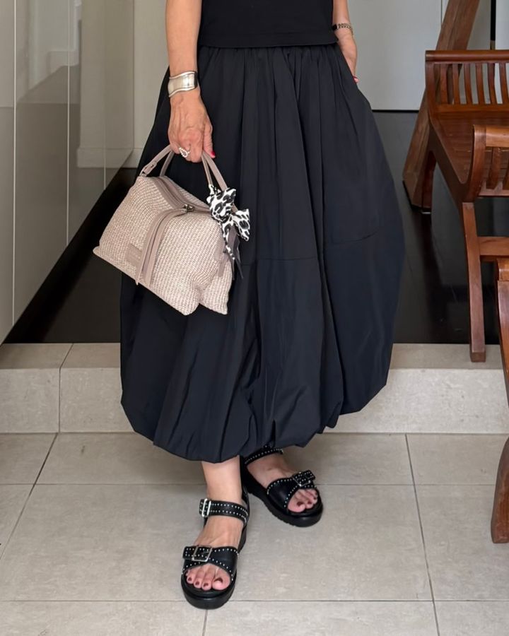 black skirt2