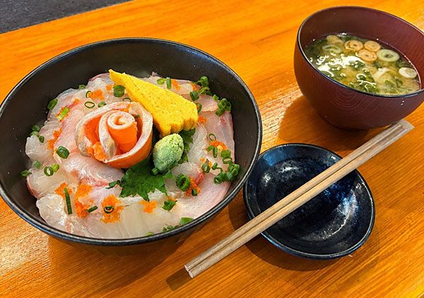 【岩手県盛岡市】宮古サーモン×銀河のしずく、盛岡・海鮮居酒屋「糸～ito～」に新メニュー「岩手三陸丼」登場