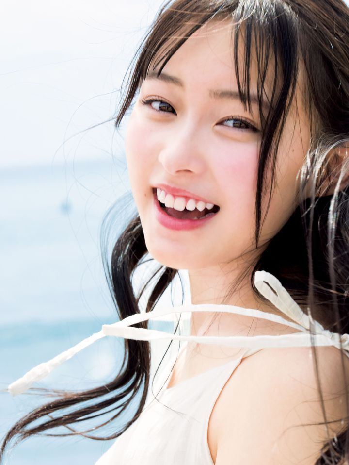「週刊ヤングジャンプ」33号より榎本彩乃 （C）Takeo Dec.／集英社 width=