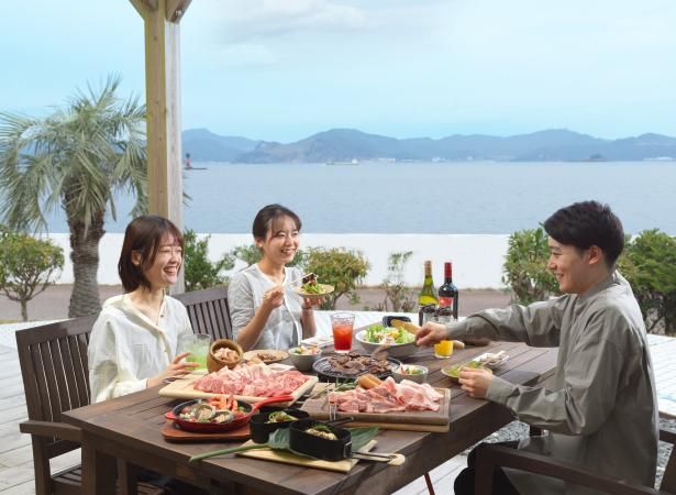 【写真】海をすぐそばに眺めながら長崎のご当地肉をBBQで食べられる 画像提供：i+Land nagasaki